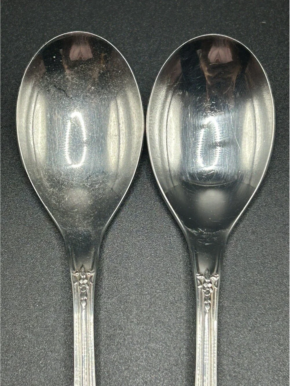 Vintage Pair Of Oneida Oval Spoons Kennett Square Distinction Deluxe 1970’s